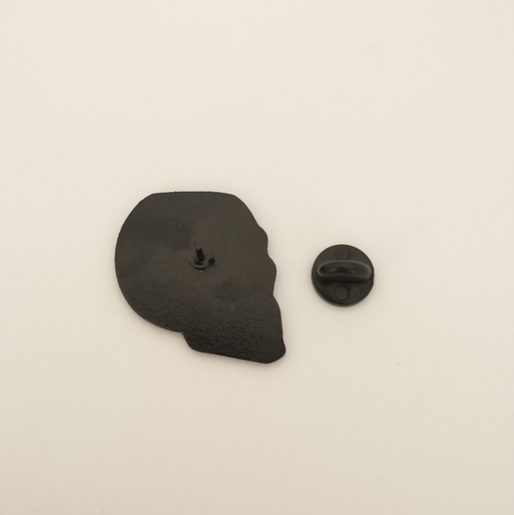 🧁 3/$30 Skull Goldfish Bowl with Dead/Undead Fish Enamel Pin Brooch NEW - Picture 3 of 4